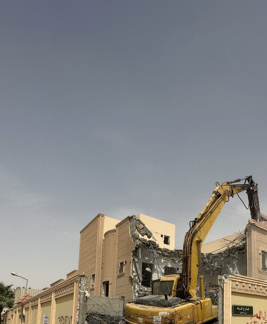 هدم مباني بالدمام